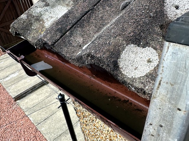 Gutter after cleaning, job 1